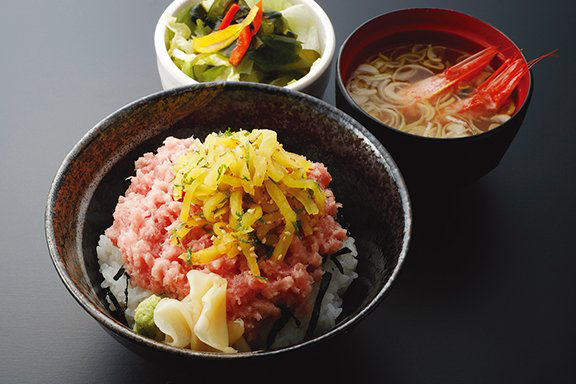 Minced Tuna with Japanese Pickled Radish Bowl