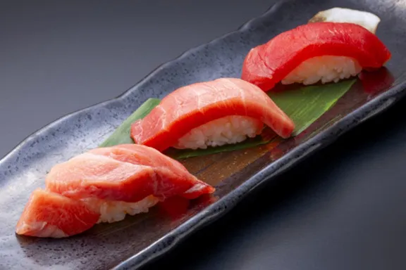 天然生本まぐろ3貫にぎり